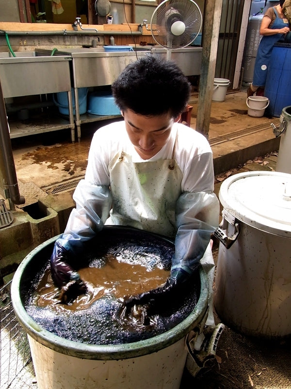本藍染めの鼻緒 ―クラフト工房La Manoとの出会い―　シリーズ「mizutori」とは... 【第四十七話】